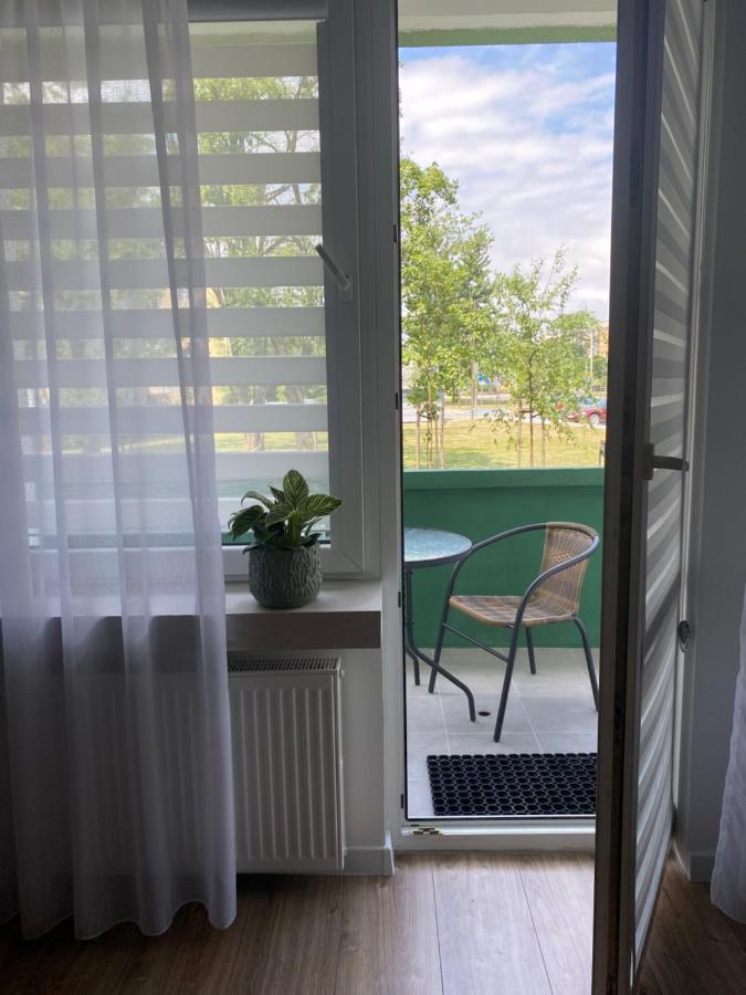 Nowoczesny Apartament W Dzierzoniowie - Parter - Balkon - Pokoj + Sypialnia Exterior photo